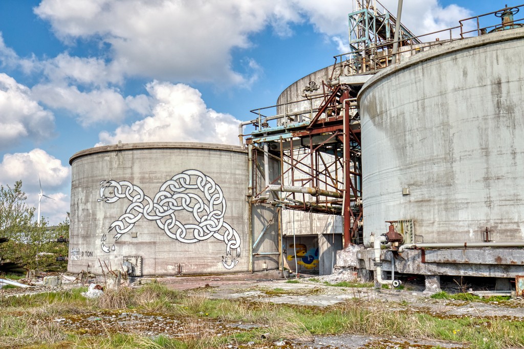 HDR graffiti streetart art kunst factory usine fabriek urbex chemie chemical industry industrie lost abandoned abandonnee decay vervuild pollution vervuiling